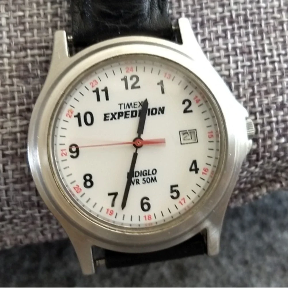 Timex Indiglo Expedition Watch White‎ Dial Stainless Back Red Second Hand Date
